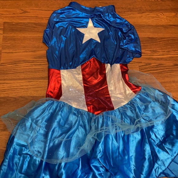 Captain America Women’s Costume - Picture 4 of 5